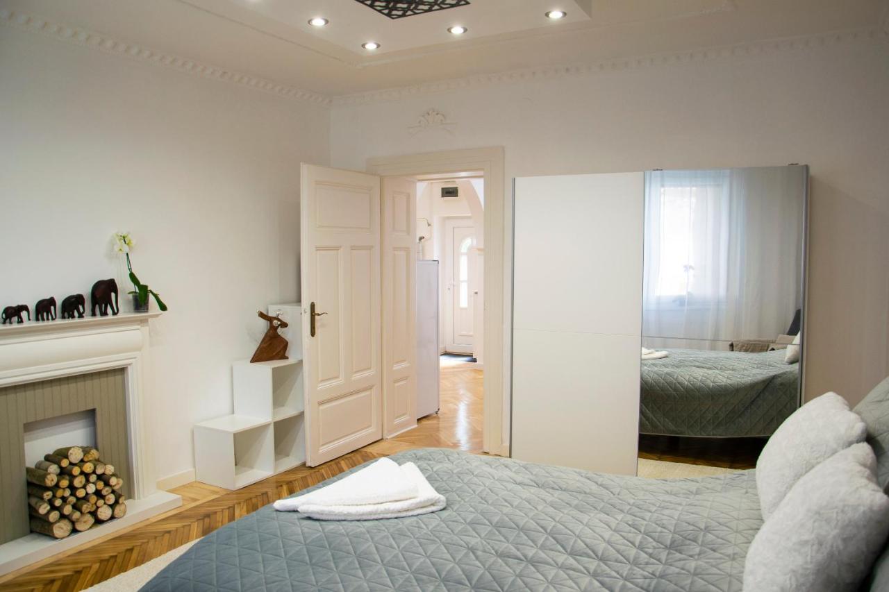 Season One Apartman Szeged Buitenkant foto