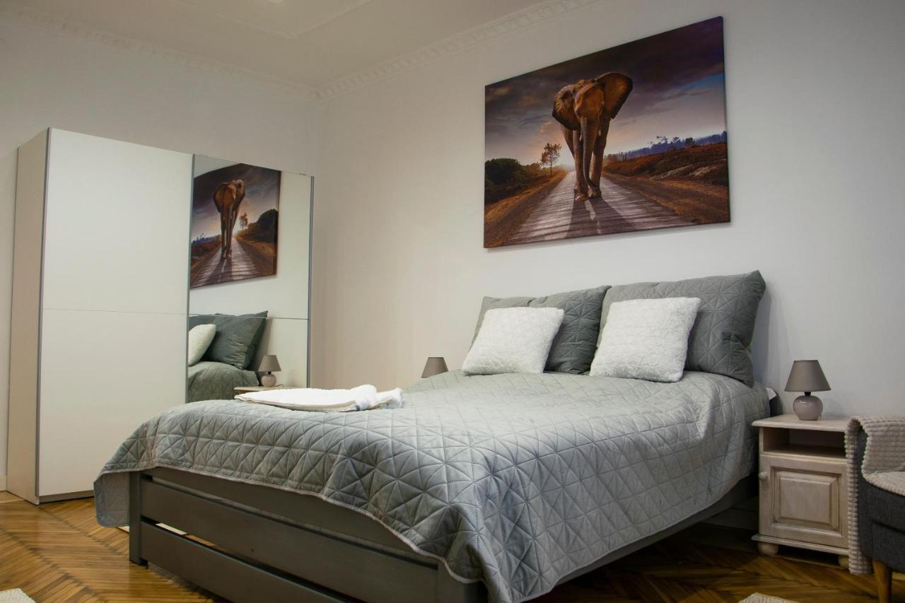 Season One Apartman Szeged Buitenkant foto