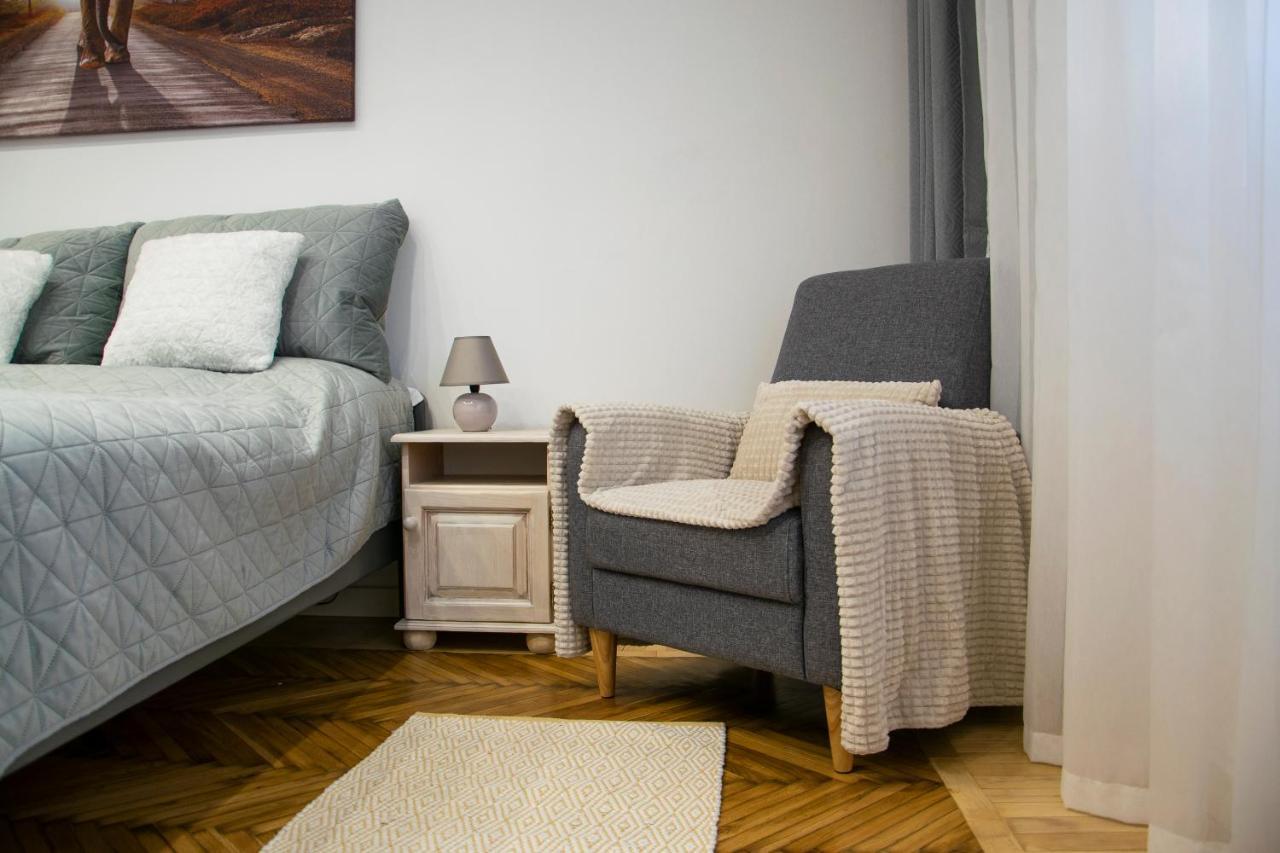 Season One Apartman Szeged Buitenkant foto