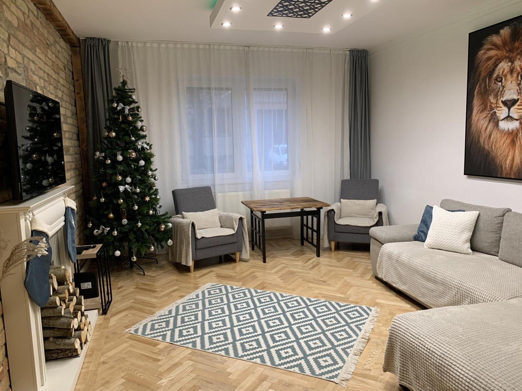 Season One Apartman Szeged Buitenkant foto